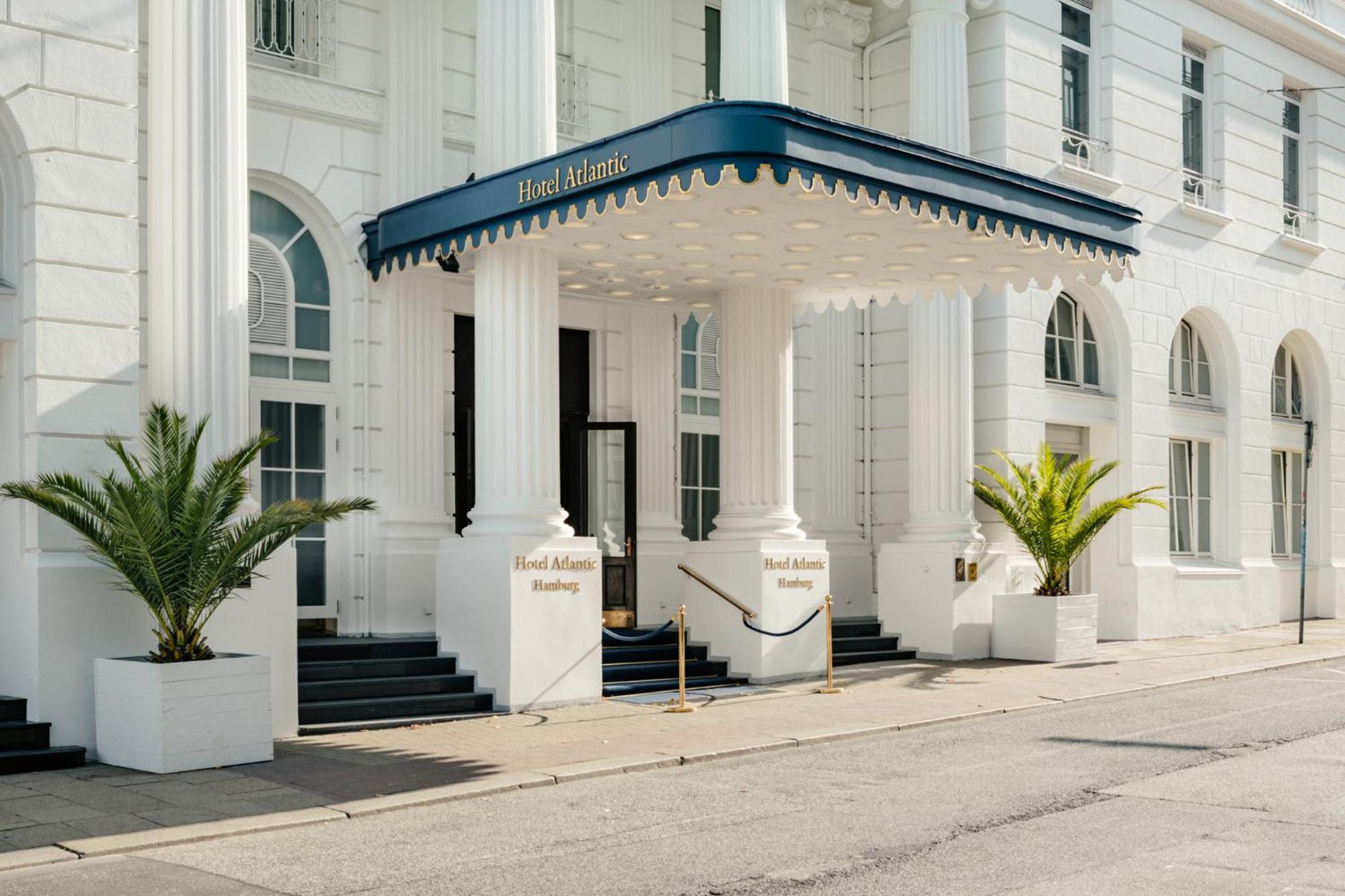 Hotel Atlantic Hamburg, Autograph Collection Exterior foto The hotel's entrance
